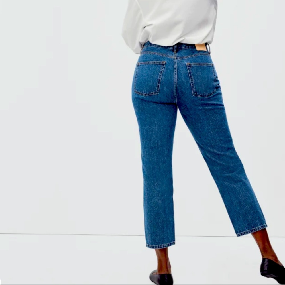 Everlane Curvy 90’s denim in Organic Cotton. Size 32 Ankle.